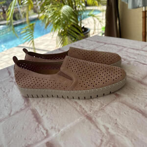 NWOT Easy Street Fresh Slip On Perforated Sneakers 7.5 Blush/Gore Pink No Box